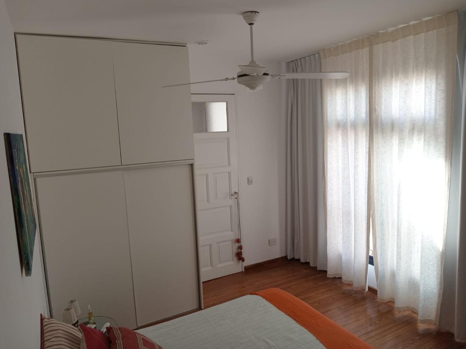 Con Bano Uso Exclusivo En Casa Compartida En Primer Piso Por Escalera Alloggio in famiglia